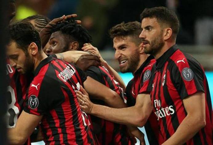  拉齐奥定位球发威，因莫比莱头球制胜显神通  