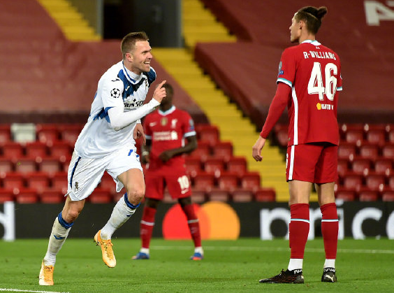  范迪克失误致丢球，利物浦后防问题暴露无遗  